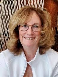 Kim Knapik's Instagram, Twitter & Facebook