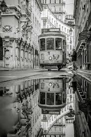 A Lisbonne Le Tramway Vintage Iconique A Le Couleur Jaune White Photography Vintage Photography Photo Black