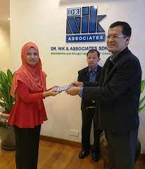 He is an author, clinician and professor of clinical cadaver anatomy, exercise therapy, orthopedics. Media Dr Nik Associates Sdn Bhd