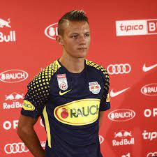 Find many great new & used options and get the best deals for red bull salzburg 2006 2007 home football shirt jersey trikot size 2xl at the best online prices at ebay! Red Bull Salzburg Mit Anderem Trikot Sponsor Bei Jungstem Spieler