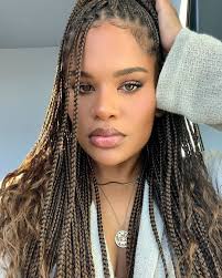 Black And Honey Blonde Knotless Braids Making Sense Of Marley Kanekalon Havana Senegalese Twists Braids Un Ruly Braids Dyedhair In 2020 Box Braids Styling Twist Hairstyles Blonde Box Braids