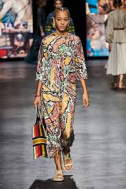 Salah satu trend fashion 2020 adalah warna terang. Patternbank Trend Forecasts