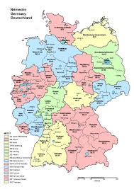 Durynská města lákají svou atmosférou v úzkých uličkách i na otevřených náměstích, kde lze na každém kroku narazit na stánek s místními specialitami, jakou je například pečená klobása thüringer bratwurst. Nemecko Csu
