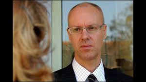 Mamman lägger skulden på sambon