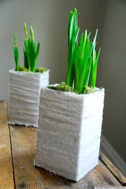 A Planter Made From A Milk Carton And 6 Other Cool Ideas Mit Bildern Gipsbinden Milchkartons Diy Pflanzer