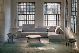 Dieser luxuriöse kinosessel ist so gebaut, dass er sich auf knopfdruck jeder ihrer bewegungen anpasst. Sofa Mit Liegender Kopfstutze Idfdesign