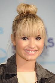 Layered and wavy fine hair gives the illusion of being thicker, and straight thin hair sharpens features. Nine Blunt Bangs Ideas For Your Next Haircut From The Stars Teen Vogue