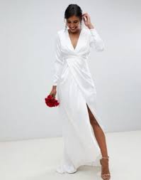 Her israeli accent and her connection to the wonder woman film. The White Dress Worn By Diana Prince Gal Gadot In The Movie Wonder Woman 1984 Spotern