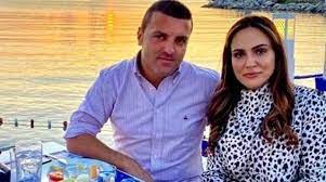 Emir sarıgül'ün çalışma, gel hemen evlenelim ısrar ve baskısından rahatsız olan sunucu buket aydın, kariyerinin olumsuz etkilenmemesi için ilişkisini noktalama kararı aldı. Buket Aydin Ile Emir Sarigul Yollarini Ayirdi Son Dakika Magazin