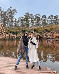 Aku terlalu mengandalkanmu, selalu berlari padamu tiap kali aku. Muslimah Traveller Di Instagram Nadyamawarj Niatnya Mau Beli Obat Cacing Ehh Pas Sampe Apotek Lupa Cacing Nya S Foto Wisata Sahabat Fotografi Perjalanan