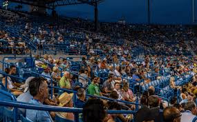 Of that total, a record $3.5 million goes to both the men's and women's singles champions. Western And Southern Open Topnotch Tennis Tours