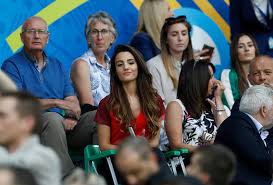 Granit xhaka, im gespräch bei: Euro 2016 Die Hubschesten Spielerfrauen Der Em Kolner Stadt Anzeiger
