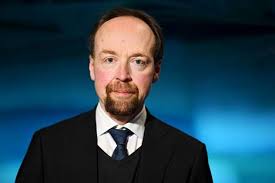 Ihminen voi oppia virheistään, mutta viisas ihminen oppii myös muiden virheistä todella alhainen temppu keskustan puheenjohtajalta. Jussi Halla Aho Ylelle Otan Varmasti Koronarokotteen Kun Vuoroni Tulee Politiikka Hs Fi