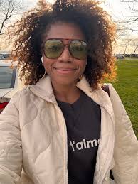 Curly hair is so funny because I'm struggling to walk against the wind  today, yet I'm also somehow having a great hair day. I have no idea why,  but I'll take it.