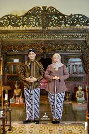 Biasanya, foto prewedding klasik dilatarbelakangi dengan bangunan tua, tempat bersejarah, dan juga adat tradisional. 17 Foto Prewedding Jawa Hijab Di Rumah Budaya Tembi Jogja Prewed Dita Iwan Fotografer Pernikahan Prewedding Wedding Photographer Jogja Yogyakarta Indonesia