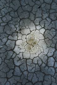 Terdapat dua pilihan, yaitu menyesuaikan wallpaper atau setting color di desktop. Wallpaper Layar Retak Drought Water Soil Pattern Road Surface Design 2075018 Wallpaperkiss