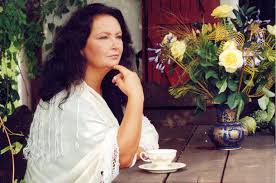 Miała wtedy 20 lat, studiowała jeszcze w państwowej wyższej szkole teatralnej i dopiero zaczynała przygodę z. Anna Dymna Nie Scigam Sie Z Czasem Kobieta Pl