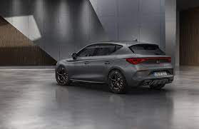 Kao što to čini većina hibridnih automobila, i on automatski puni svoju bateriju. 2021 Cupra Leon Ehybrid News And Information Com
