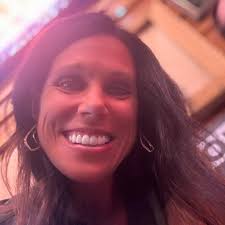 Stainless faucet or gold faucet for Everleigh countertops?