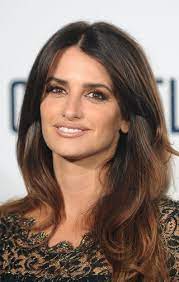 From audrey hepburn to penelope cruz Les Plus Belles Coiffures De Penelope Cruz Penelope Cruz Hair Penelope Cruz Loose Hairstyles