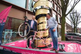 Yet, today the giro starts from foggia e touches puglia, molise, and campania, paying tribute to southern italy. Promotieteam Giro D Italia Verschijnt In Borculo En Ruurlo Foto Tubantia Nl