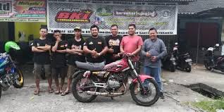 Sistem pembakaran yamaha rx king menggunakan karburator 25×1 mikuni yang membuat motor ini bisa berlari kencang. Oprek Mesin Yamaha Rx King Di Bkj Cukup Rp 3 Juta Bisa Terbang Otomotif Tempo Co