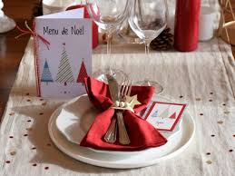 Rond de serviette en forme de noeud. Diy Des Decorations De Noel Faciles A Faire Soi Meme