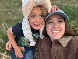 Tara Hilliard's Instagram, Twitter & Facebook