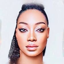 Gail Batt's Instagram, Twitter & Facebook