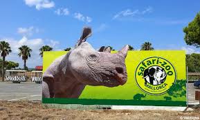Lion country safari is situated on nearly 600 acres of natural area and is home to over 1,000 animals roaming in open, naturalistic habitats. Safari Zoo Afrikanische Savanne Und Zoo Mallorca Strande