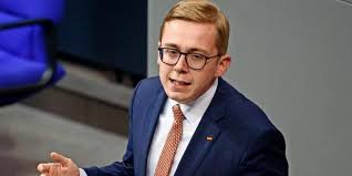 Von julia klaus und nils metzger. Amthor Video Antwort Auf Rezos Cdu Kritik Bleibt Aus