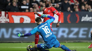 In juli 2018 tekende hij een contract voor vier seizoenen bij antwerp fc dat hem overnam van niort fc. Didier Lamkel Ze Debarque A L Antwerp Avec Un Maillot D Anderlecht Et Demain Celui Du Beerschot