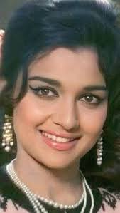 🤣🤣🤣he's admiring your beauty indeed 🤣🤣