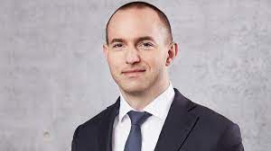 An international warrant has been issued for his arrest. Wirecard Skandal Wo Ist Der Osterreicher Jan Marsalek