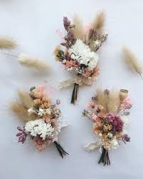 Peche Et Plume Boutonniere Fleur Sechee Boutonniere Etsy Dried Flowers Wedding Dried Flowers Dried Flower Bouquet
