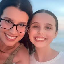 Holly Amber Wallace (@wallacegirl7) • Instagram photos and videos