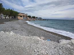 Το σκηνικό θυμίζει κάτι από… μαϊάμι όπου το κάθε σπίτι που βρίσκεται κοντά στη θάλασσα, διαθέτει και την δική του παραλία. Episkepsh Ths Parata3hs Nea Peloponnhsos Sto Derbeni Korin8ias Deite Fwto Protinews
