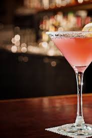 Spritzig Und Elegant So Machen Sie Einen Cosmopolitan Rezept Rezepte Coctail Rezepte Cosmopolitan Rezept