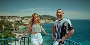 A un paso de la luna. Un Bacio All Improvviso Il 18 Giugno Esce Il Video