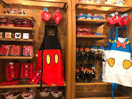 Envie d'une cuisine équipée pratique et belle ? Cuisine Disney Une Collection Fun D Ustensiles A Disneyland Paris