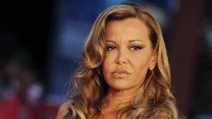 Vera muove i suoi primi passi vera gemma nasce a roma il 4 luglio 1970 sotto il segno del cancro. Vera Gemma Ho Sofferto Tanto L Isola Non Mi Pieghera Ck12 Giornale