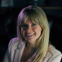 Lea Mander's Instagram, Twitter & Facebook