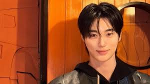 Actor Cho Jung-seok expressed his feelings about appearing in "Sejak, the  Enchanted." On the afte..