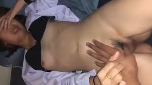 Budak sekolah lucah main bawah pokok