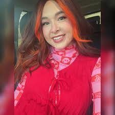 Lindsey Stark's Instagram, Twitter & Facebook