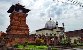 Banyak sekali tempat wisata di mojokerto ✅ yang bisa anda kunjungi, setidaknya ada ? 5 Masjid Bersejarah Di Pulau Jawa Yuk Wisata Religi