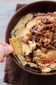 Balsamic Caramelized Onion Hummus Oh Yum Gonna Make This For My Bf Who Loves Hummus Food Recipes Snacks