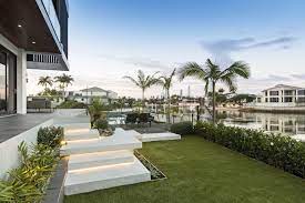 Beautiful Geostone Concrete Home In The Gold Coast Queensland Showcases The Beautiful Work By Landscape Architect In 2020 Double Story House Concrete Decor Gold Coast