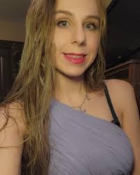 Karen Lafleur's Instagram, Twitter & Facebook