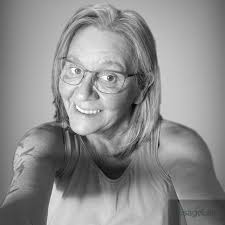 DANKE für eure vielen vielen wunderschönen Kommentare überall ! Das größte  Geschenk ist, wenn ich merke, dass wir uns über meine Musik verbinden, weil  wir ähnlich fühlen! Das macht mich sehr glücklich